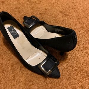 Women’s Jones of New York heals.